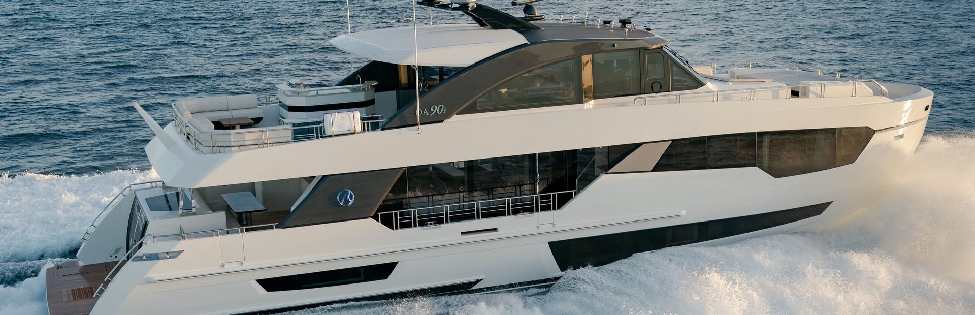 90R Enclosed Yacht