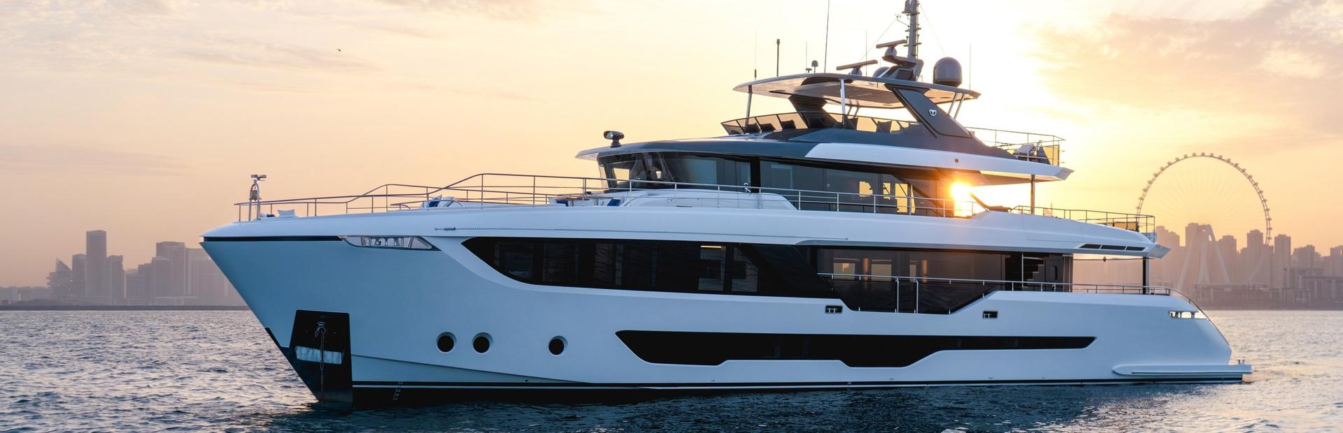 Majesty 112 Terrace  Yacht