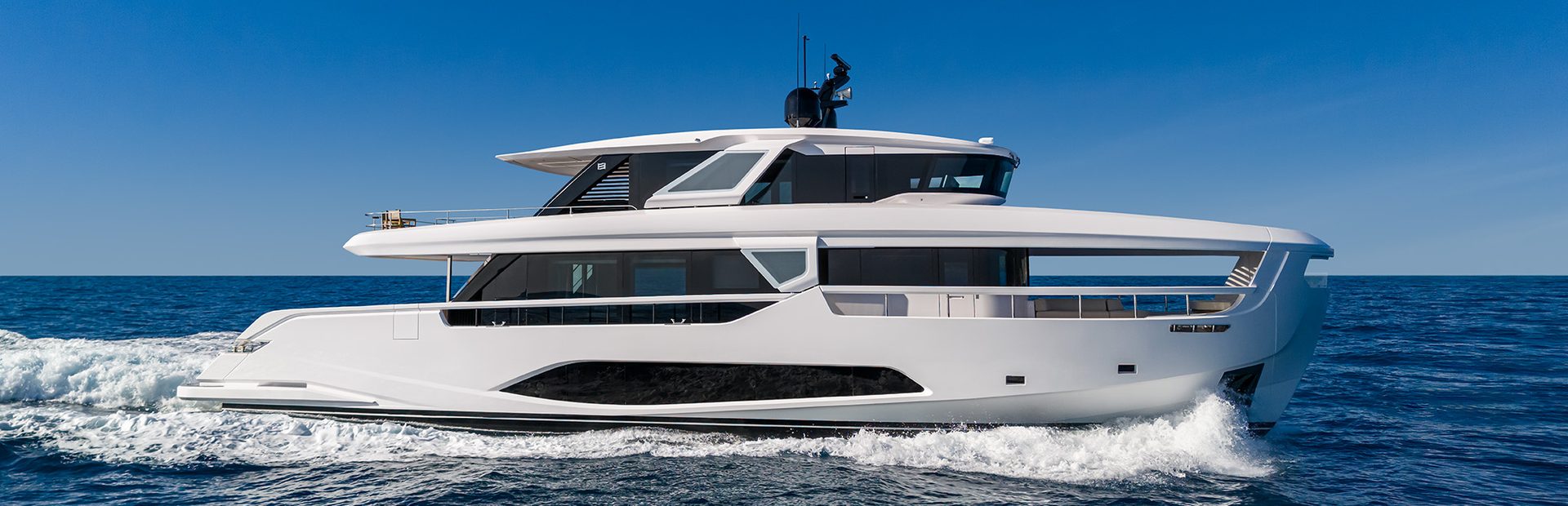 InFYnito 90 Yacht
