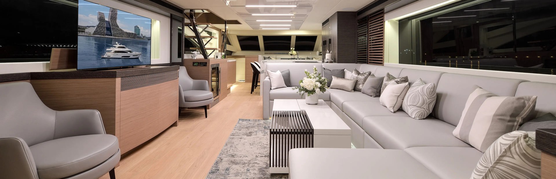 E81 Skylounge Yacht