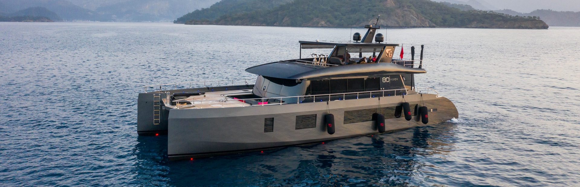 VisionF 80 Yacht