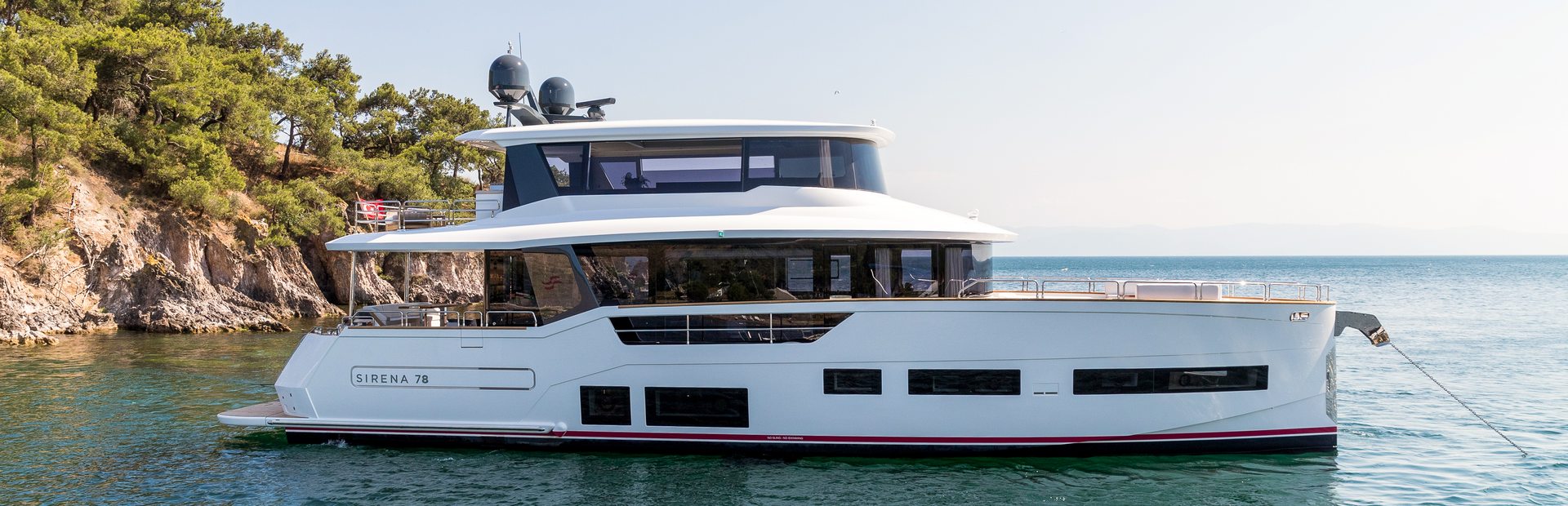 Sirena 78 Enclosed Yacht