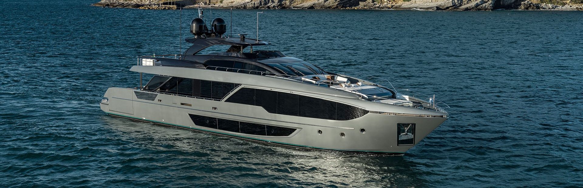 112 DolceVita Super Yacht