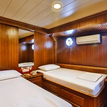 Victoria Yacht 