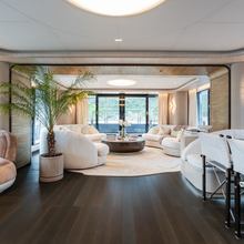 M Yacht 