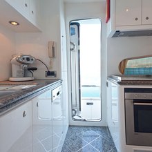 Lona Yacht 