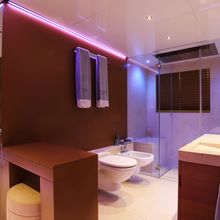 Nonni II Yacht VIP Bathroom - Earth
