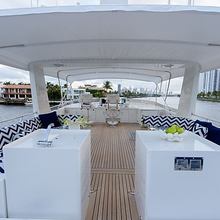 4 Umbrellas Yacht 