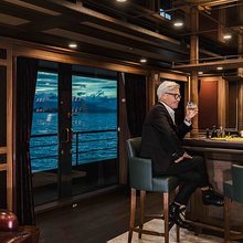 Q Yacht 