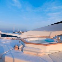 Kadimo's Yacht Jacuzzi