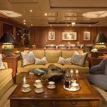Queen D Yacht Salon - Forward