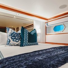 La Lady Yacht 