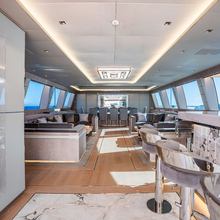 V Yacht 