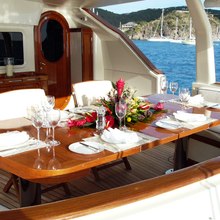 Infinium Yacht 