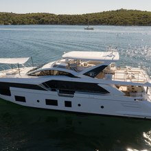 Chillin' Yacht 