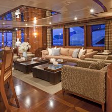 Coco Veinte Yacht Salon