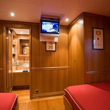 Heritage Of London Yacht Twin Stateroom - Screen