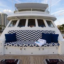 4 Umbrellas Yacht 