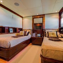 Happy Hour Yacht 