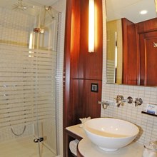 Vivien Yacht Private Bathroom