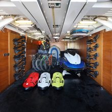 Code 8 Yacht 