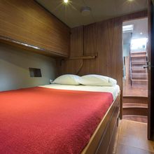 Sixteen Tons Yacht 