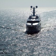 Oui Oui Yacht Running Shot - Front