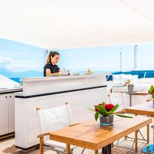 V Yacht 