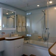 M5 Yacht Private Bathroom