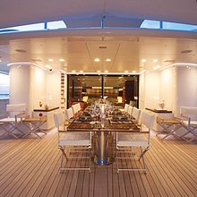 Capricorn Yacht Aft Deck Dining - Table Set