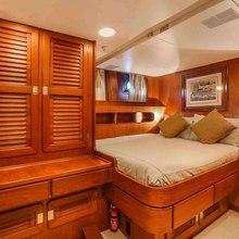 Infinium Yacht 