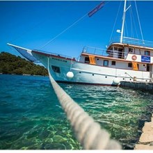 Magellan Yacht 