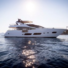 Ultraviolet Yacht 