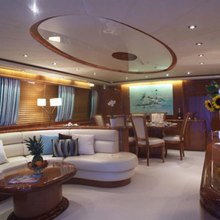 Champagne O'Clock Yacht 
