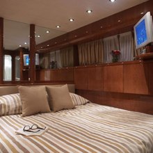 Champagne O'Clock Yacht 