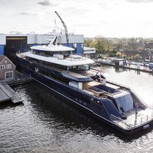 Les Cinq Yacht 