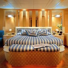 Blue Breeze Yacht Master Stateroom - Bed