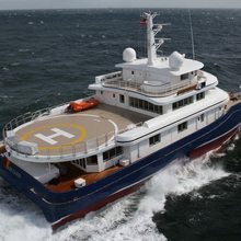 Nurja Yacht Running Shot - Helipad
