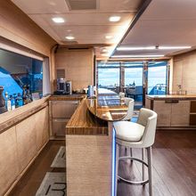 M 105 Yacht 