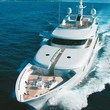 M Thirteen Yacht 