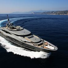 Majesty Elenoliya Yacht Running Shot