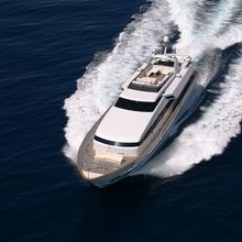 Obsesion Yacht Running Shot