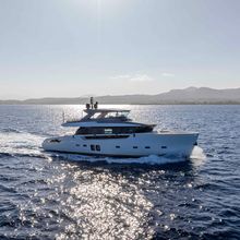 Firefly Yacht 