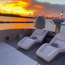 The Hangout Yacht 