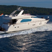 Lona Yacht 