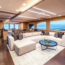 M 105 Yacht 