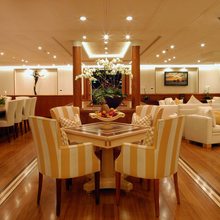 M5 Yacht Salon - Seating