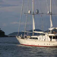 Infinium Yacht 