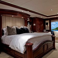 Mirabella Yacht Master Stateroom - Bed