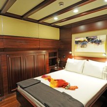 Vivien Yacht Guest Stateroom